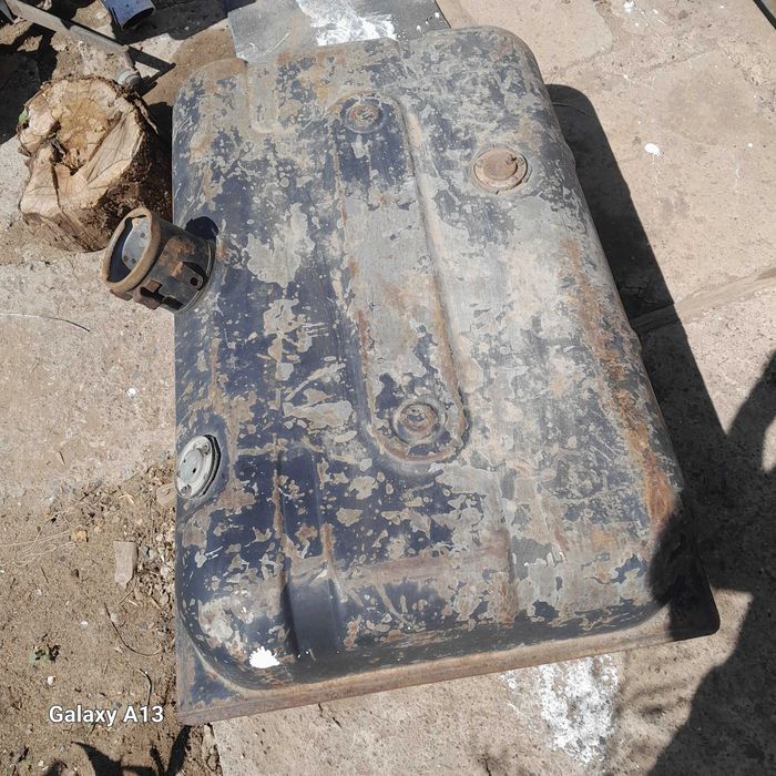 Бензобак 125л в хорошем состоянии