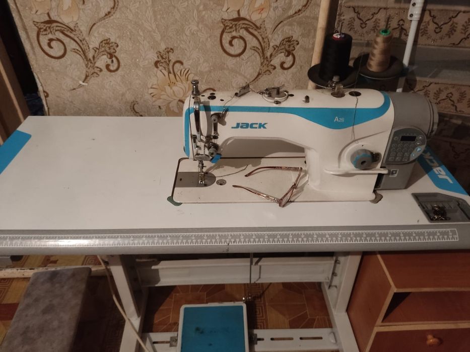 Срочно продам швейную машику