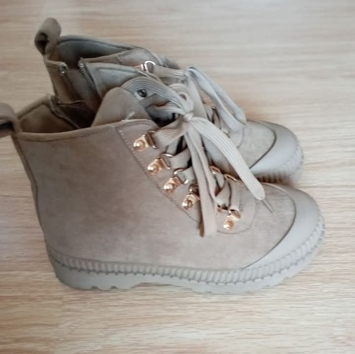 Бежови боти 37 номер