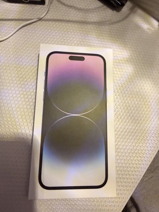 Продам Айфон 14 про макс