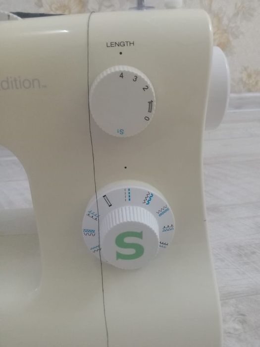 Продам швейную машину