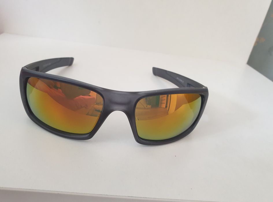 Очки солнцезащитные