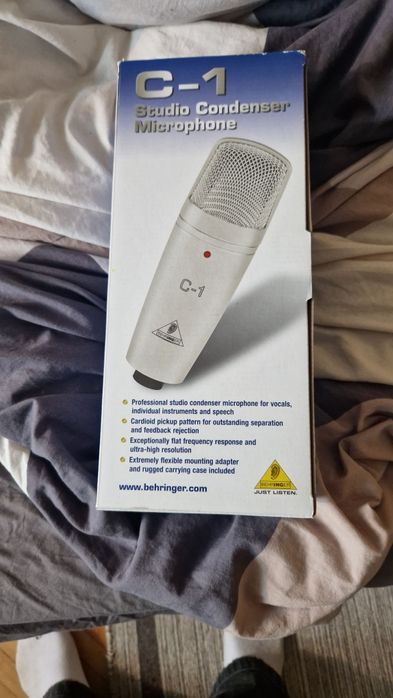 Microfon profesional cu condensator de studio