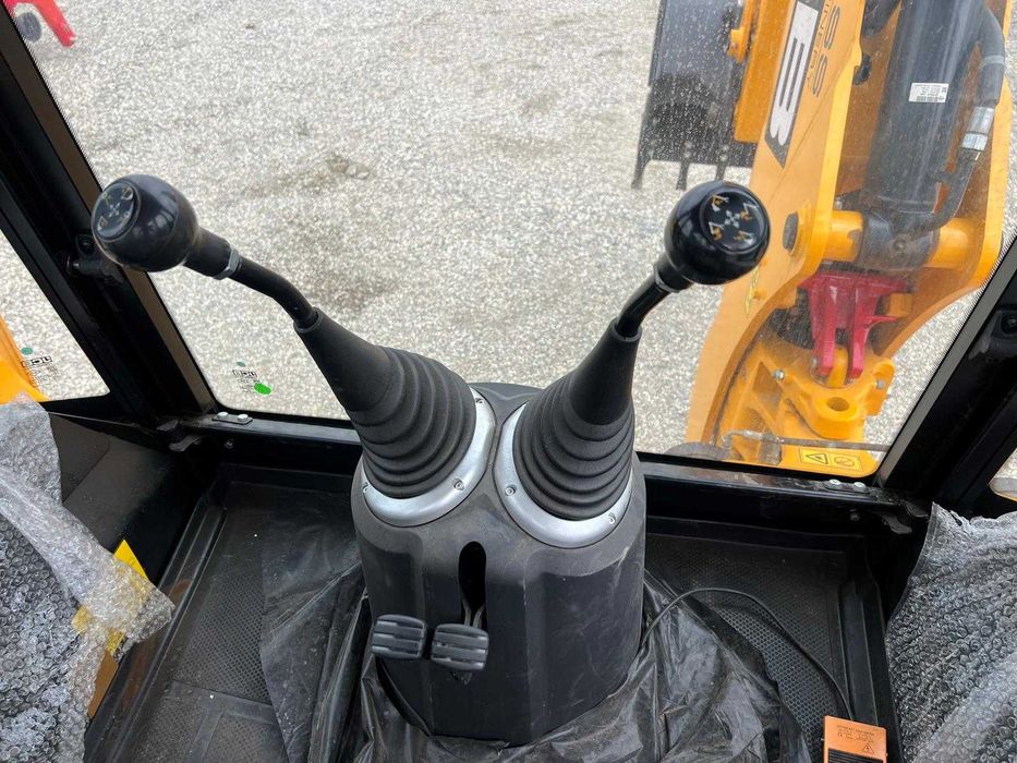 Багер-товарач JCB 3DX Plus – 75 к.с., 7,5 тона, (нов 2025 г.) + видео