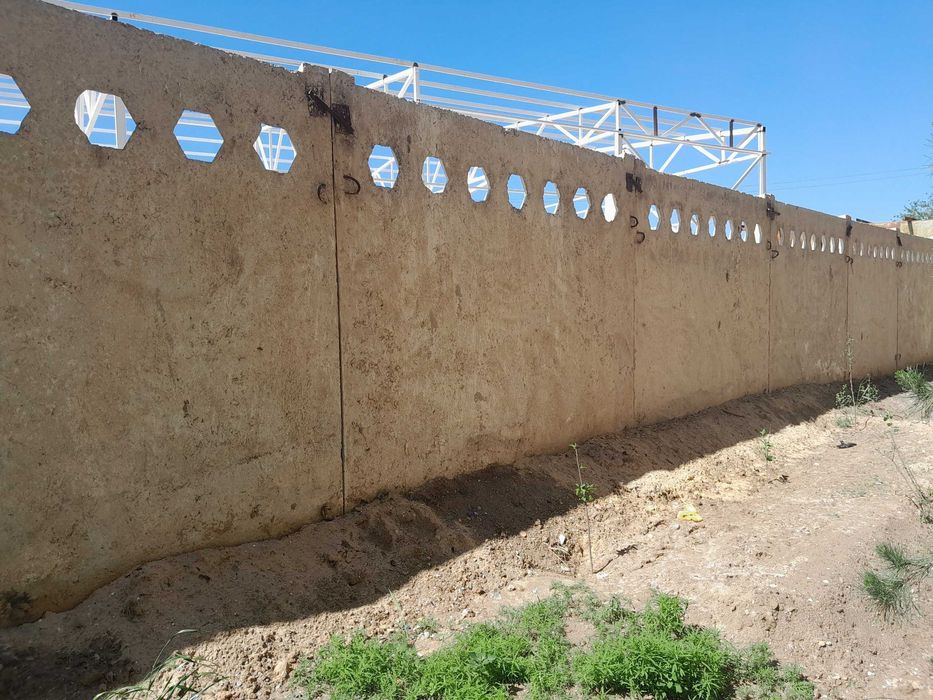Beton zabor panellari (plita) sotiladi.