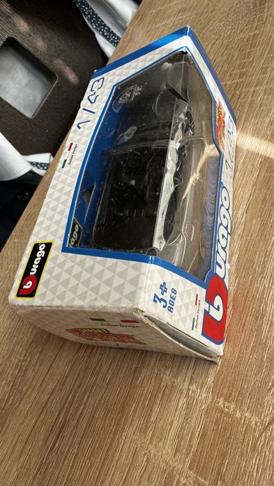 Чисто нова BMW кабриолет кола играчка Burago