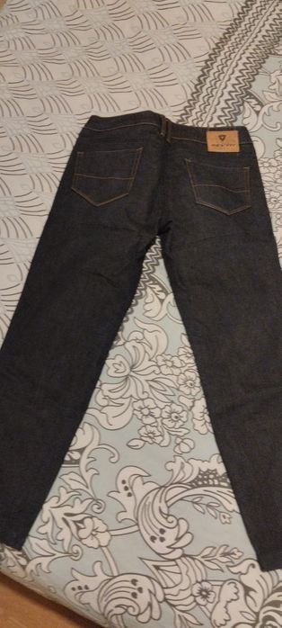 Продавам дамски мото дънки и кожено якеи