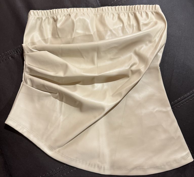 Бежов топ от изкуствена кожа