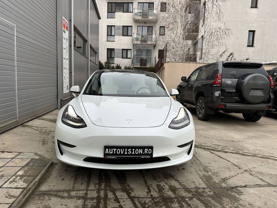 TESLA Model 3 2020 — imagine 3
