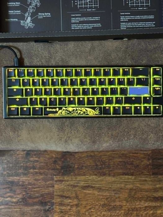 Продавам механична клавиатура Ducky One 3 SF Classic 65% Cherry MX