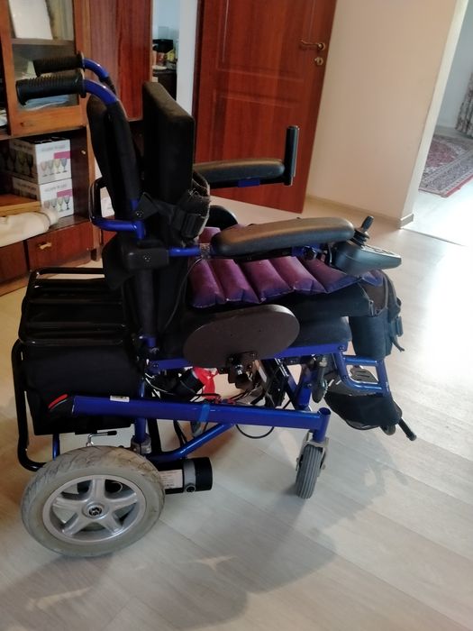 Электрическая инвалидная коляска