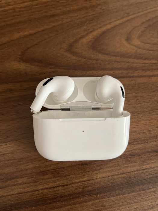 apple air pods.