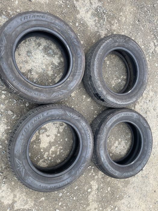 Всесезонные зимние шины 235/65/R17.