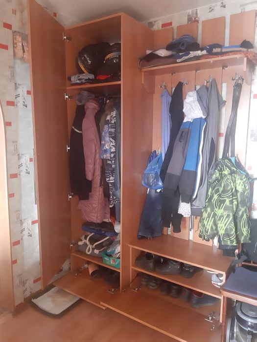 Продам горку,прихожку,стулья