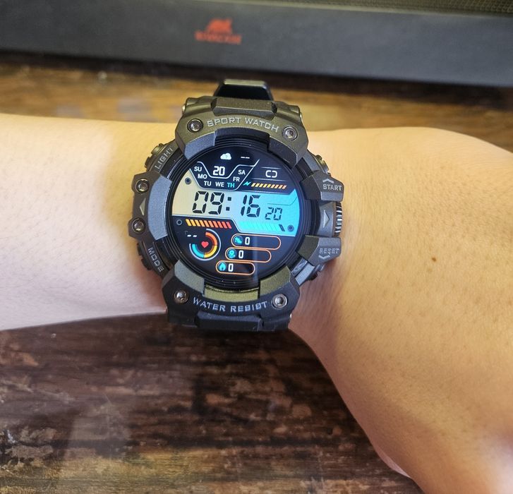 Смарт часовник Military с фенерче – спортен, промо 34.99€ за 24 часа