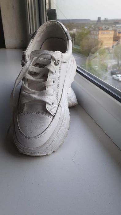 Продаю кроссовки, 34 размер