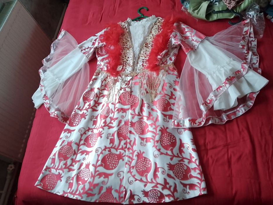 Ansanbl liboslari sotiladi