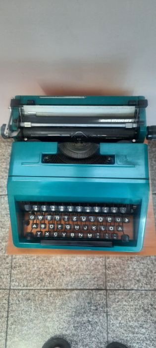 Mașină de scris Olivetti Studio 45