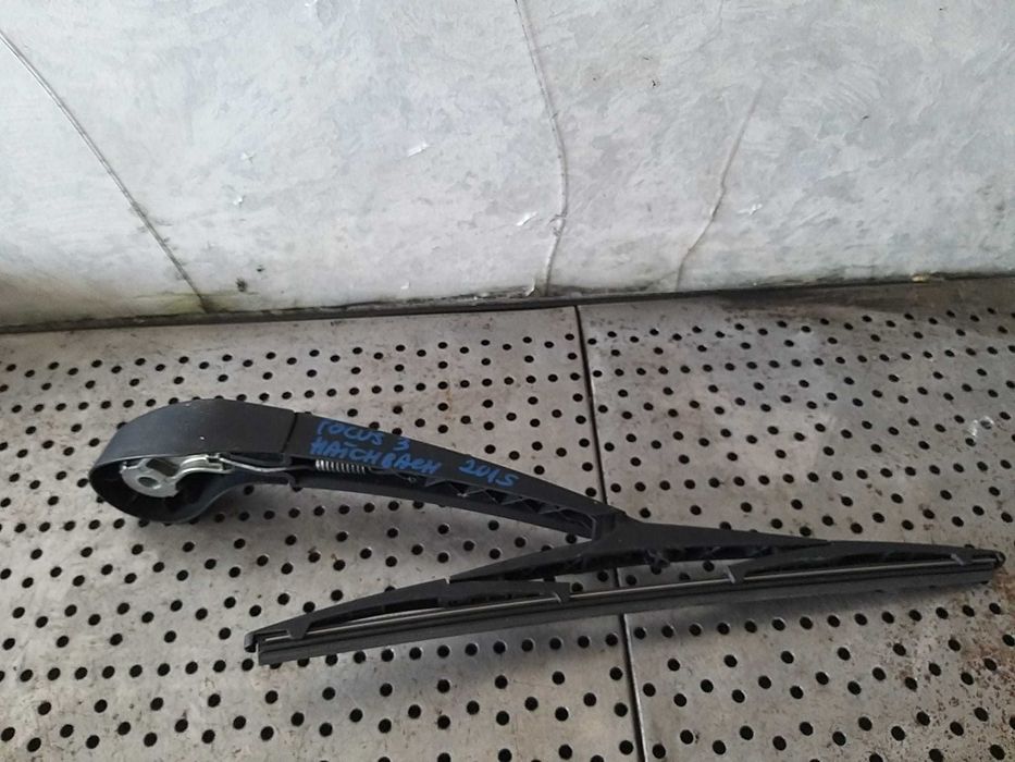 Brat stergator haion ford focus 3 hatchback facelift 806700006r