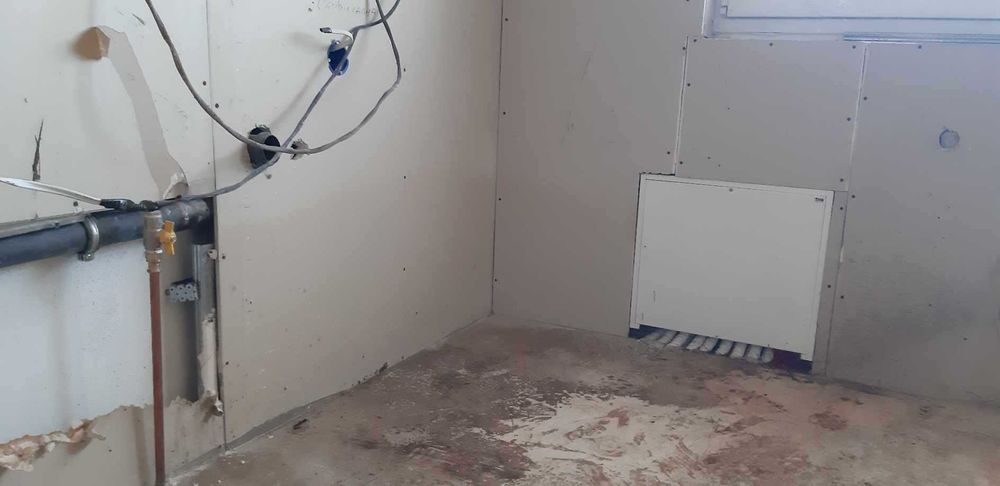 Продава се Четиристаен апартамент в Търговище, Запад 2 - 100 кв.м за 898 €/кв.м - Снимка #9