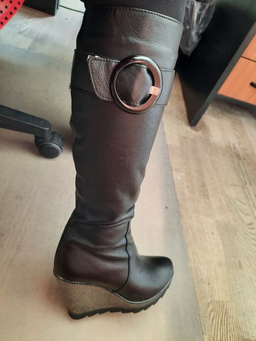 Cizme noi, lungi din piele naturala