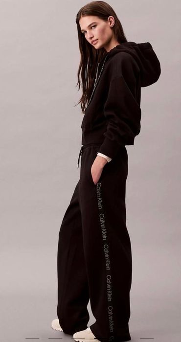 Продам костюм Calvin Klein