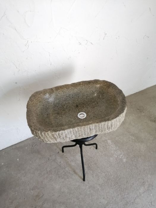 Раковина из камня