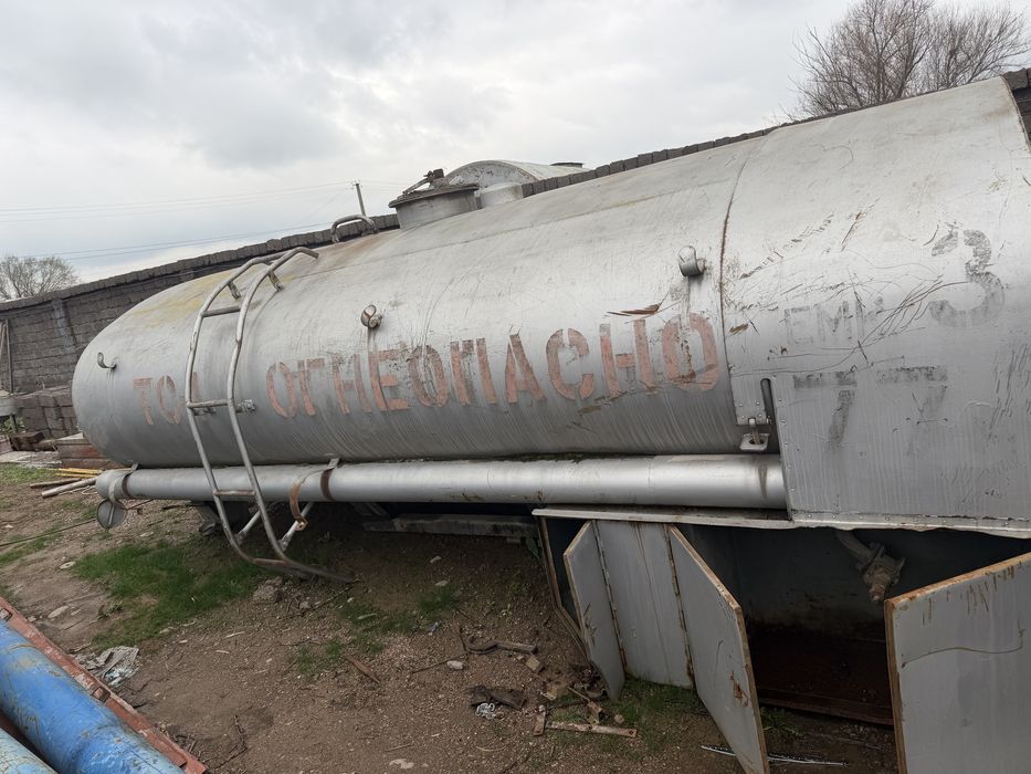 Емкость Цистерна 8куб сотилади