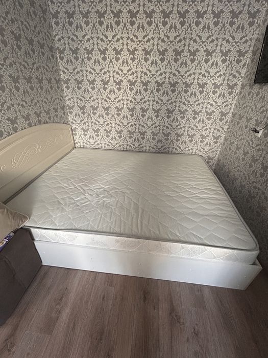 Продам двухспальную кровать