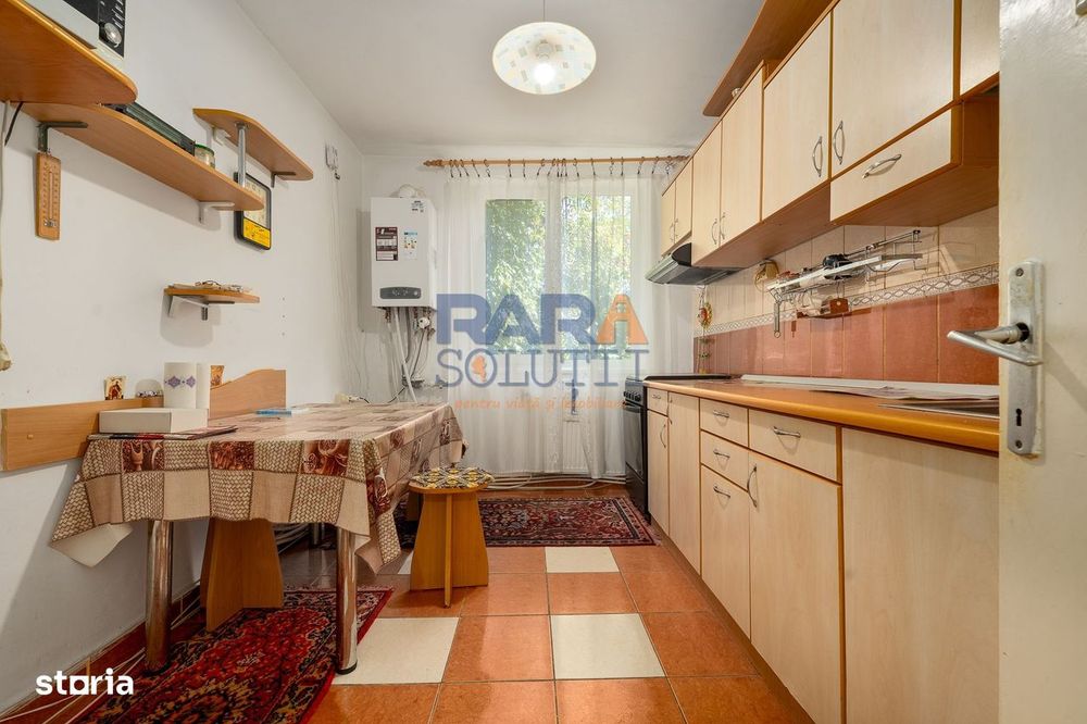 3 camere, etaj 1, lângă Primărie