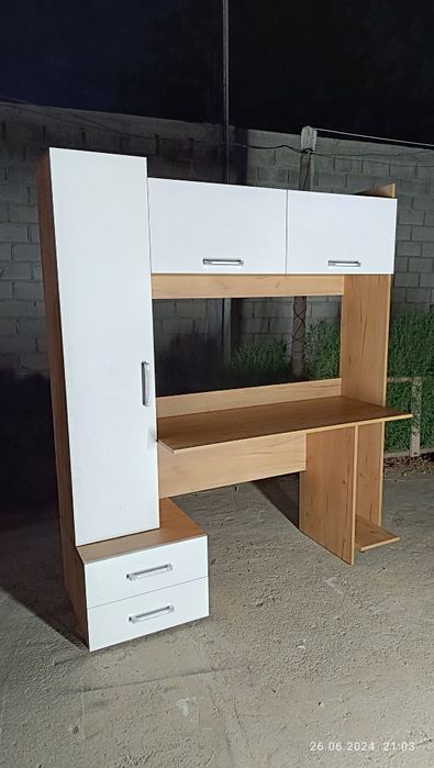 Новый стол письменный  и книжные. Parta O'quv stoli va kitob javoni