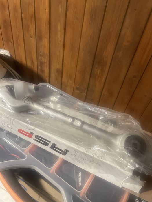 БМВ Е39 520i преден десен носач и датчик външна температура