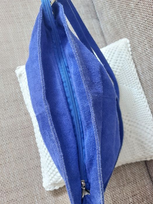 O minunata geanta albastru regal, noua, piele intoarsa 100% naturala