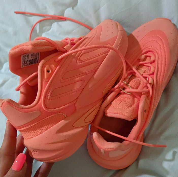 Adidas оригинални дамски сникърси цвят корал 38 номер