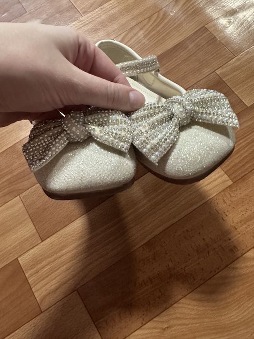 Продам туфли для девочки