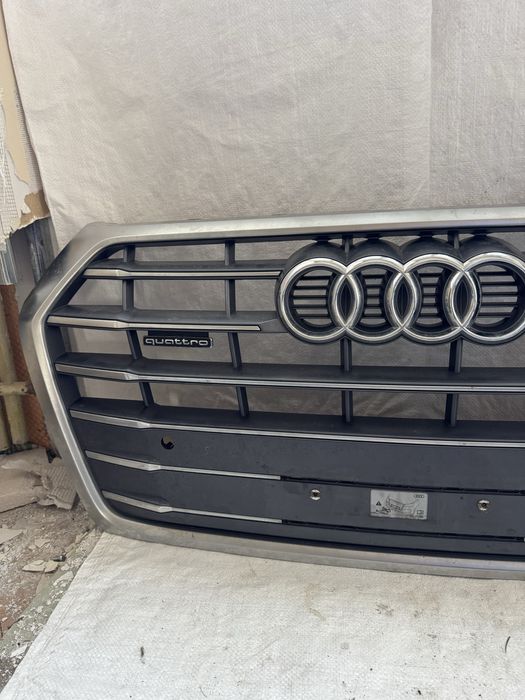 Оригинална решетка Audi Q5 S-Line