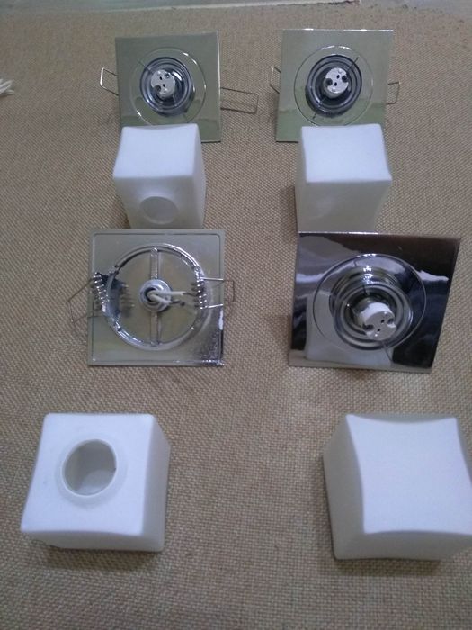 Потолочные светильники с лампами