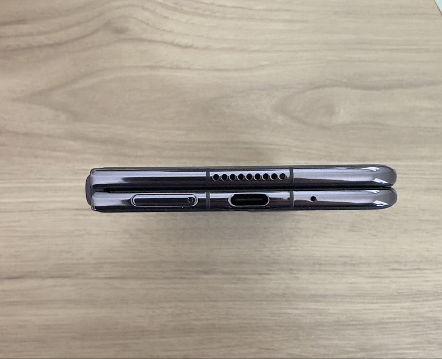 Продается Honor Magic V2