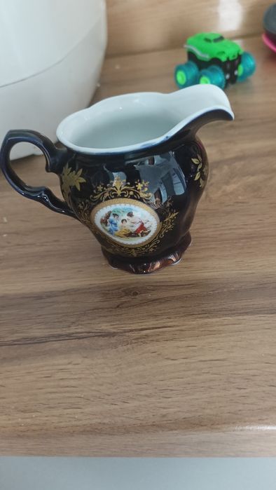 Молочница и пиала