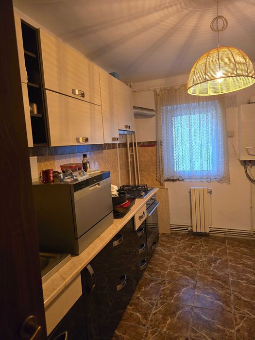 euro 97,000 Apartament 3 camere spațios – gata de mutat, zonă excelentă Târgoviște