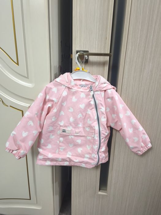 Продам куртки для девочки весна