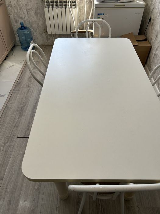 Стол сатылады стулясымен жақсы жағдайда