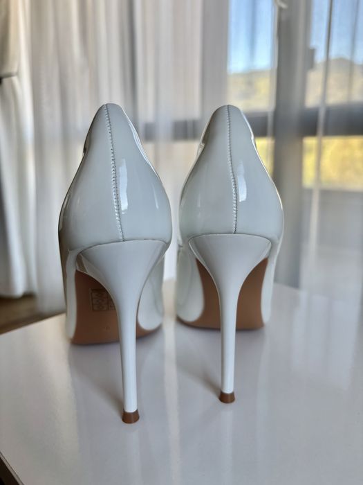 Нови бели обувки на ток - 36 номер