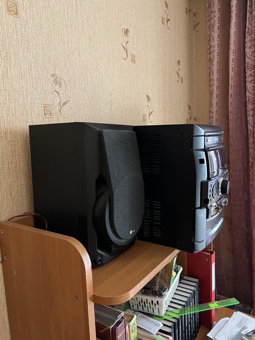 Продам музыкальный центр LG
