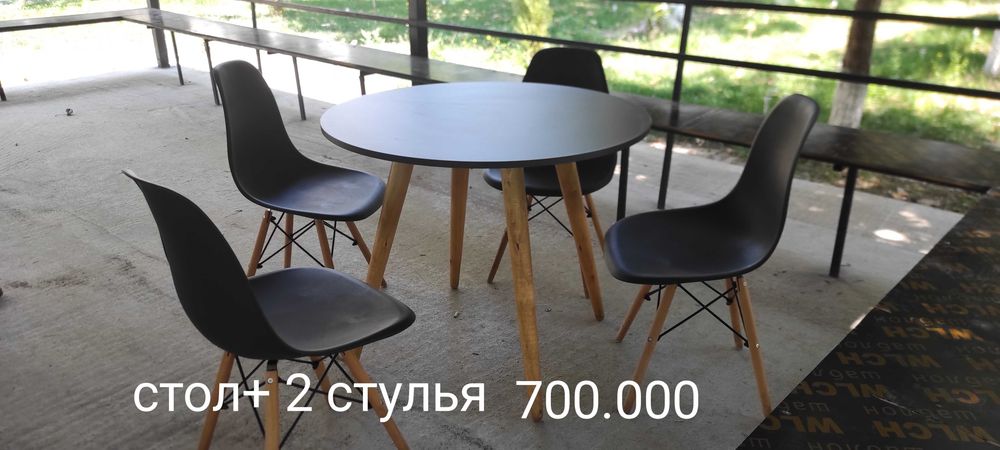 Стол круглый серый и черный