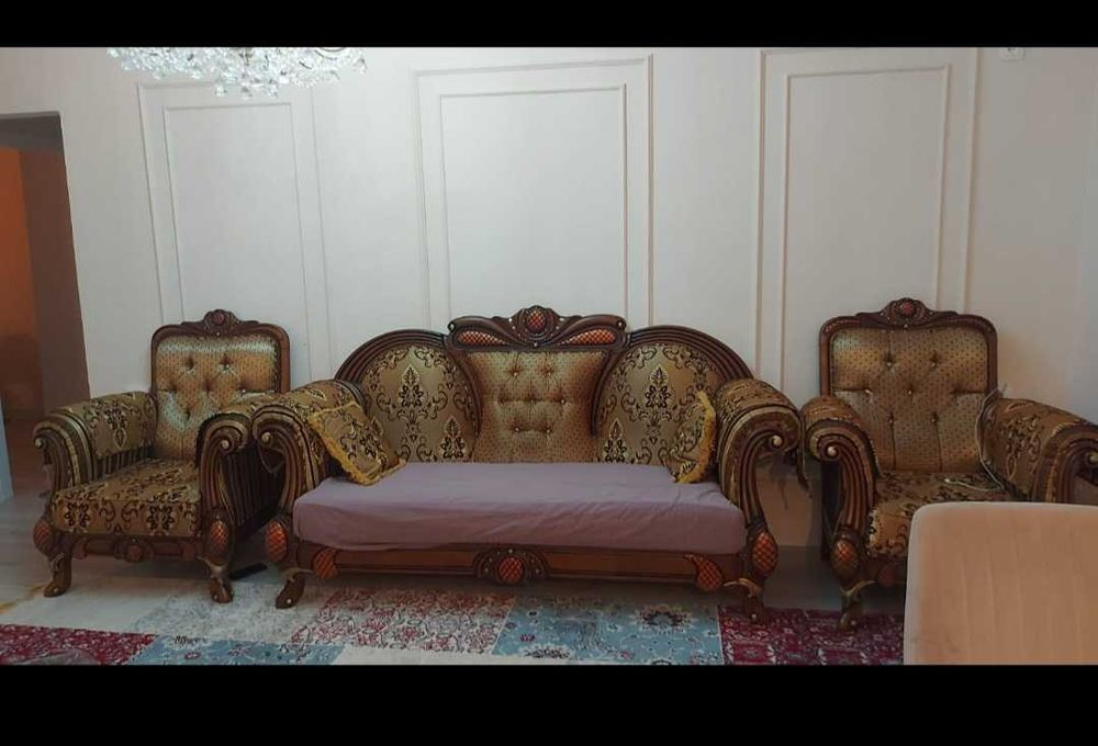 Диван с двумя креслами