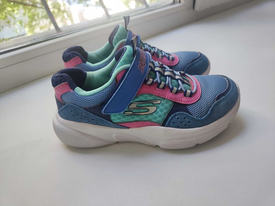 Продам кроссовки Skechers на девочку