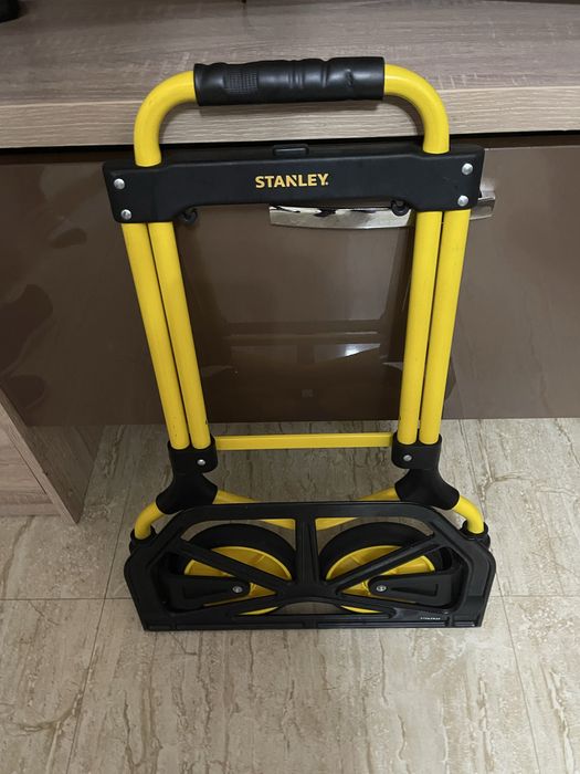 Aspirator cu fir ,carucior pentru livrari .Pretul este negociabil .