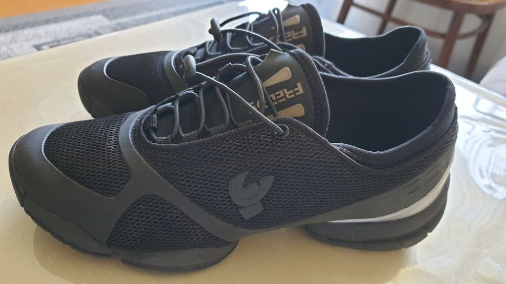 Продам кроссовки