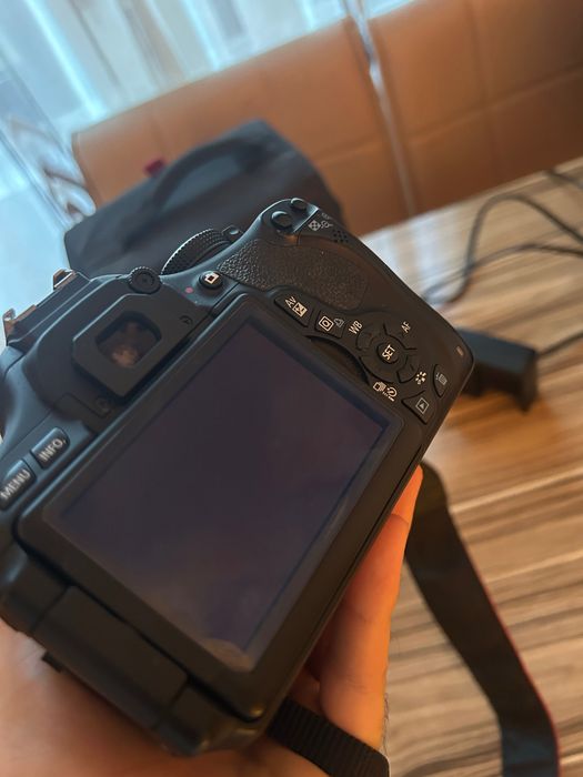 Canon 600D + obiectiv 18-55mm